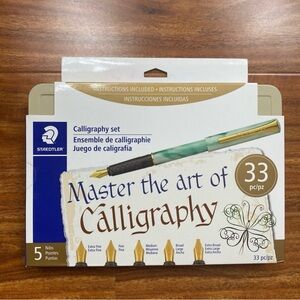 NWT New Staedtler 5 Nib Calligraphy Pen 33 Piece Set Classic Lovely Office
